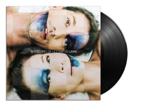 Een vinylplaat met 'The Secret of Letting Go' van Lamb. Twee gezichten met blauwe en paarse make-up overlappen elkaar.