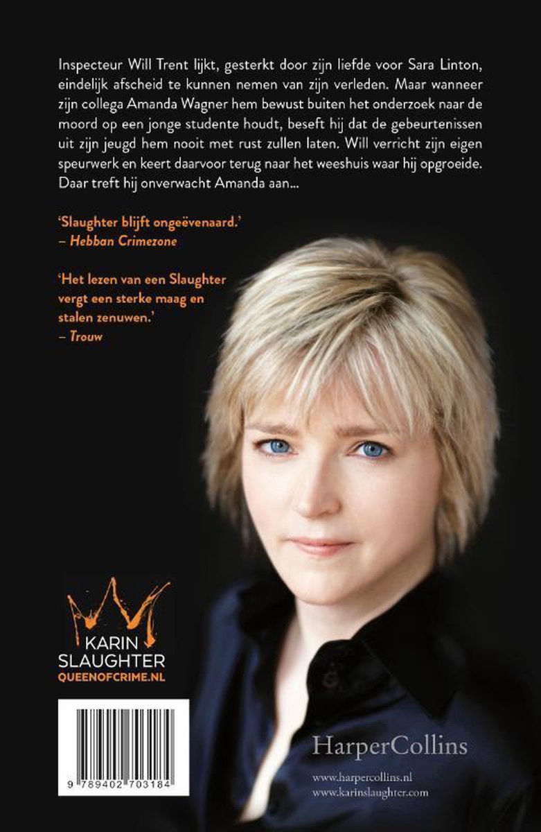 Achterkant boek: Close-up van blonde vrouw met blauwe ogen. Titel: Karin Slaughter Queenofcrime.nl.