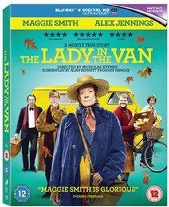 Voorzijde van de Blu-ray hoes met Maggie Smith en Alex Jennings voor een gele bus, met herfstbladeren.