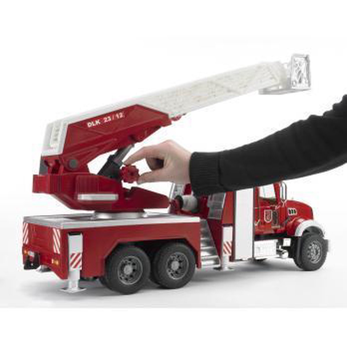 Bruder Mack Granite brandweerauto ladder en waterpomp — afbeelding 16