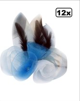 12x Broche tule 3 bloemen met veertjes blauw/wit/blauw