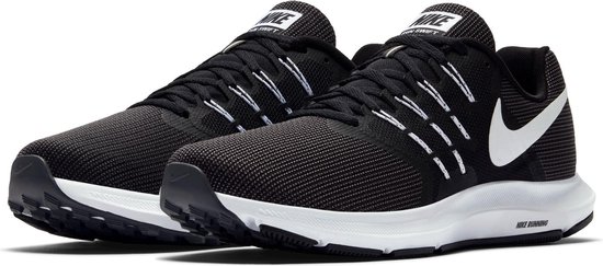 Nike Run Swift Sportschoenen - Maat 45 - Mannen - zwart/grijs/wit | bol.com