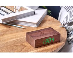 Gingko Flip Click Clock Alarmklok - Walnoot/LED Groen