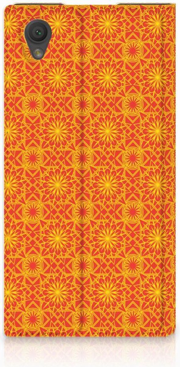 Sony Xperia L1 Hoesje met Magneet Batik Oranje