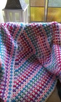 Handgemaakt plaid / woondeken / kleed in multicolor gehaakt roze paars lila groen wit blauw