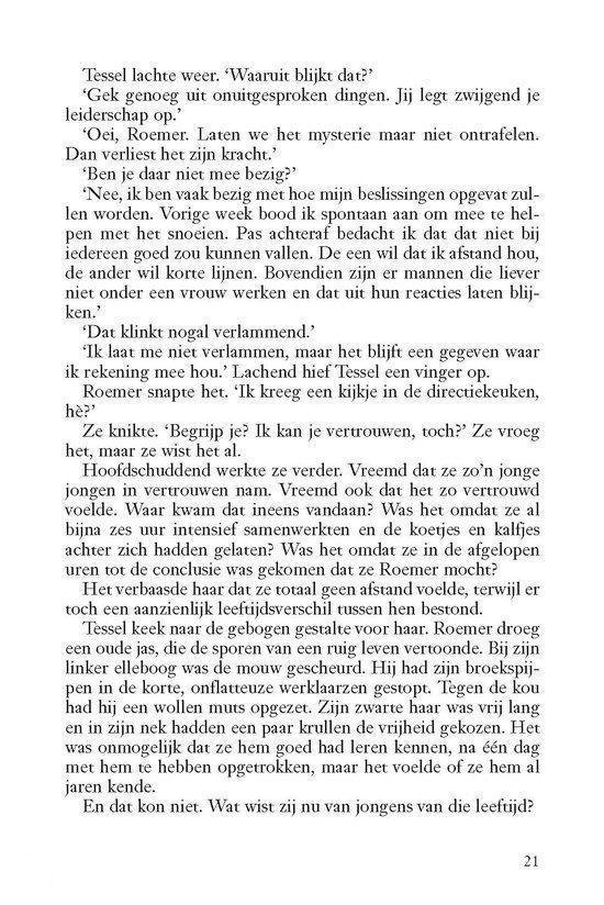Pagina 21 met tekst van een gesprek tussen Tessel en Roemer.