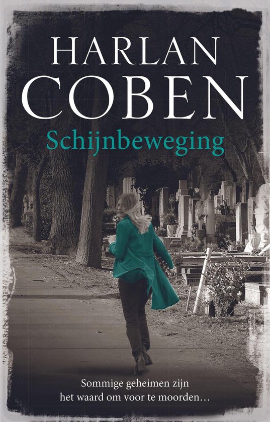Harlan Coben's Schijnbeweging met een vrouw in een groene jas die wegrent in een begraafplaats.