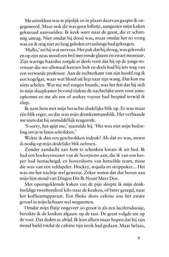 Paginagrootte: 22 cm bij 14 cm, met een blauwe kaft en een pen ernaast.