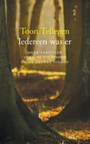 Boekomslag met een eekhoorn op de voorgrond in een bos. Titel "Iedereen was er" van Toon Tellegen.