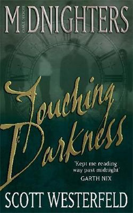 Boekcover van 'Touching Darkness' door Scott Westerfeld. Donkere achtergrond met een klok en gouden letters.