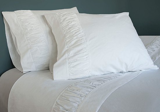 Ensemble de draps de luxe DeSafo Portofino Coton percal lavé 200TC: drap de dessus blanc. Dimensions: 270 X 310 cm avec deux taies d'oreiller 60 X 70 cm.