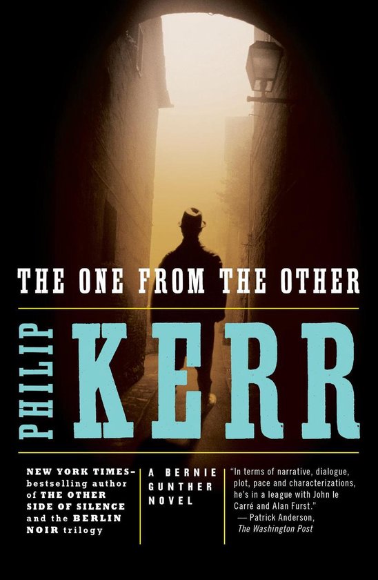 Boekcover met de tekst 'The One From The Other Philip Kerr'. Een man met hoed in steeg.