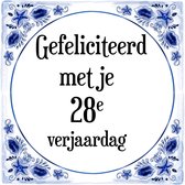 Verjaardag Tegeltje met Spreuk (28 jaar: Gefeliciteerd met je 28e verjaardag + cadeau verpakking & plakhanger