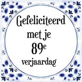 Verjaardag Tegeltje met Spreuk (89 jaar: Gefeliciteerd met je 89e verjaardag + cadeau verpakking & plakhanger