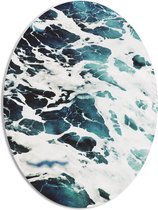 WallClassics - PVC Schuimplaat Ovaal - Schuimende Helderblauwe Zee - 42x56 cm Foto op Ovaal  (Met Ophangsysteem)