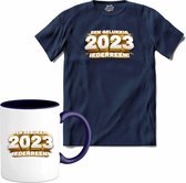 Een gelukkig 2023 iedereen - fout oud en nieuw shirt  / nieuwjaarsfeest kleding - T-Shirt met mok - Unisex - Navy Blue - Maat 3XL