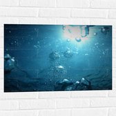 WallClassics - Muursticker - Luchtbellen onder Water - 75x50 cm Foto op Muursticker
