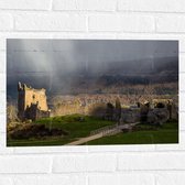 WallClassics - Muursticker - Ruïne van een Oud Kasteel - 60x40 cm Foto op Muursticker