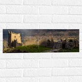WallClassics - Muursticker - Ruïne van een Oud Kasteel - 60x20 cm Foto op Muursticker