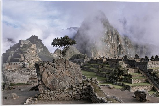 WallClassics - Acrylglas - Machu Pichu in de Mist - 60x40 cm Foto op Acrylglas (Met Ophangsysteem)