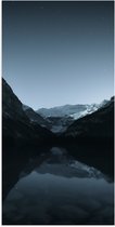 WallClassics - Poster Glossy - Lake at Montagnes under Stars - 50x100 cm Photo sur Papier Poster avec Finition Brillante