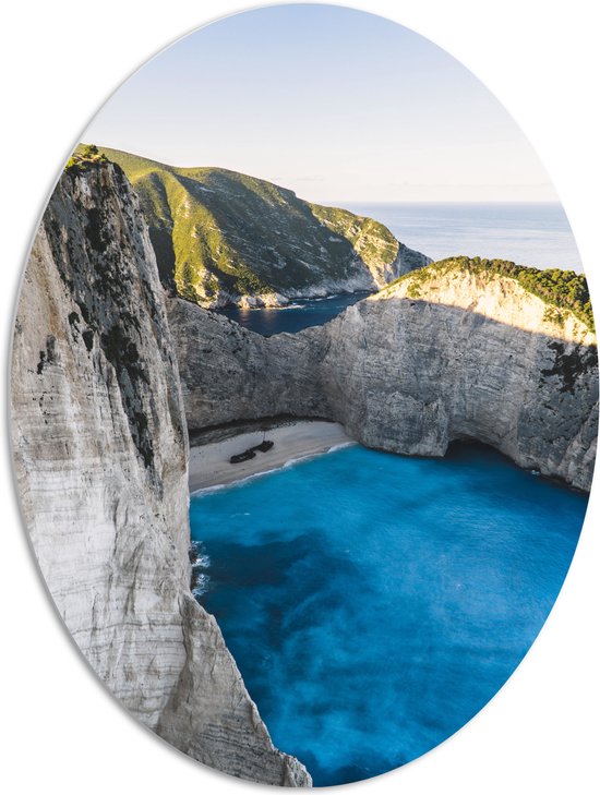 WallClassics - PVC Schuimplaat Ovaal - Navagio Strand in Griekenland - 72x96 cm Foto op Ovaal  (Met Ophangsysteem)