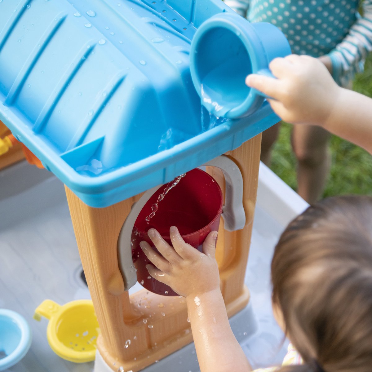 Step2 Rain Showers Splash Tub Watertafel - incl. accessoires - - Waterspeelgoed voor kind - Activiteitentafel met water voor de tuin / buiten — afbeelding 14
