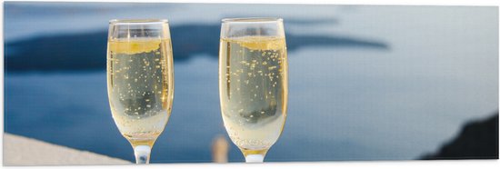 WallClassics - Vlag - Champagne Glazen - 90x30 cm Foto op Polyester Vlag