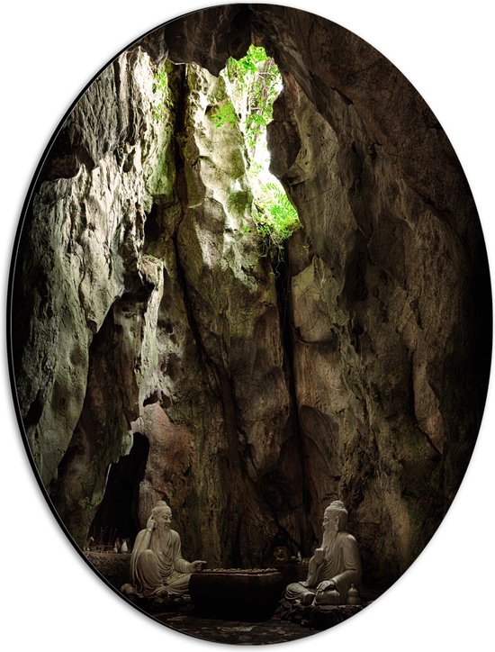 WallClassics - Dibond Ovaal - Buddha Beelden in Grot - 30x40 cm Foto op Ovaal (Met Ophangsysteem)