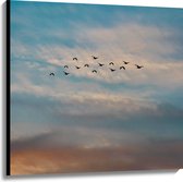 WallClassics - Canvas  - Groep Vliegende Vogels - 100x100 cm Foto op Canvas Schilderij (Wanddecoratie op Canvas)