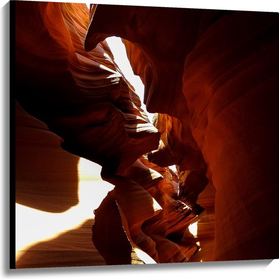 WallClassics - Canvas  - Gang in Ravijn van Antelope Canyon - 100x100 cm Foto op Canvas Schilderij (Wanddecoratie op Canvas)