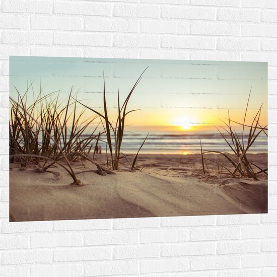 WallClassics - Muursticker - Grassen in Duinen met Zon - 120x80 cm Foto op Muursticker