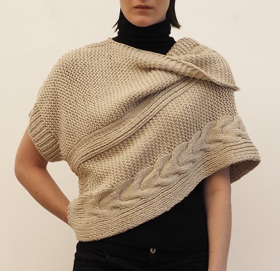 YELIZ YAKAR - Handmade - Luxe Dames Hand Gebreide Poncho “Wabi Sabi IX”- Beige kleur- katoen -Asymmetrische vorm - designer kleding