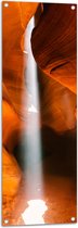 WallClassics - Tuinposter – Dunne Lichstraal door Antelope Canyon - 40x120 cm Foto op Tuinposter  (wanddecoratie voor buiten en binnen)