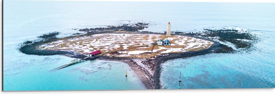 WallClassics - Dibond - Grótta Island Lighthouse in Seltjarnarnesbær, IJsland - 90x30 cm Foto op Aluminium (Met Ophangsysteem)