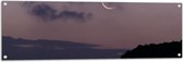 WallClassics - Poster de Jardin - Lune Étroite Avec Nuages et Montagnes - 120x40 cm Photo sur Poster de Jardin (décoration murale pour l'extérieur et l'intérieur)