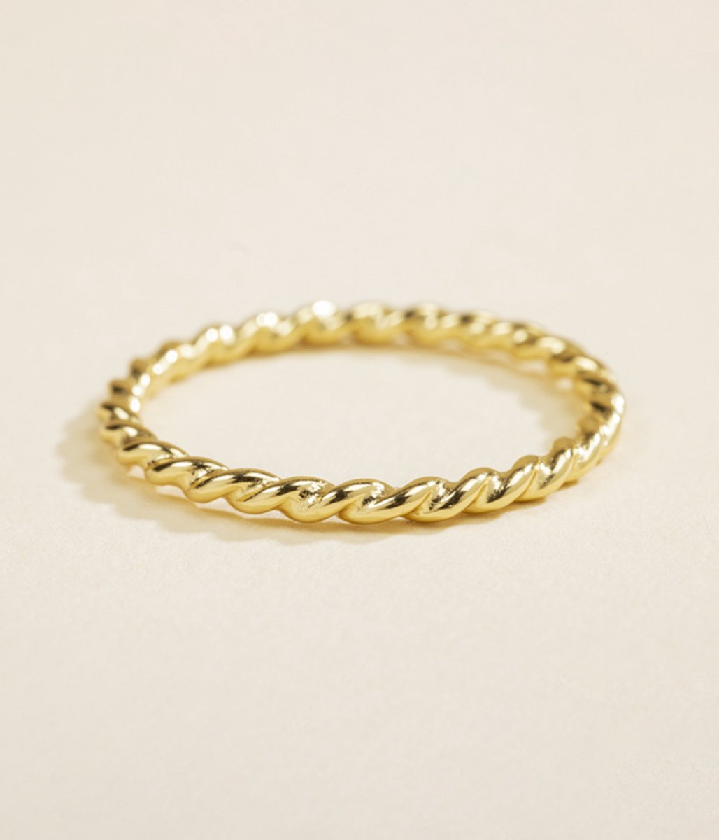 Rebelle Amsterdam - Goudkleurige Gedraaide Ring - Gold Plated - 18 Karaat - Cadeautip - Aanschuifring
