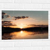 WallClassics - Muursticker - Zonsondergang aan Bosrand - 60x40 cm Foto op Muursticker