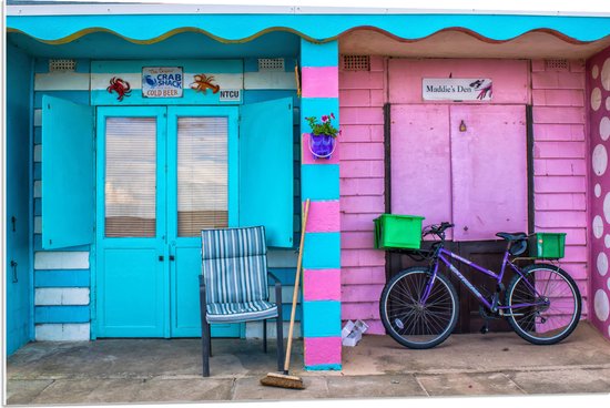 WallClassics - PVC Schuimplaat - Blauw en Roze Strandhuisjes - 90x60 cm Foto op PVC Schuimplaat (Met Ophangsysteem)