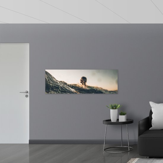 WallClassics - Drapeau - Surfeur dans les vagues - Photo sur drapeau polyester 150 x 50 cm