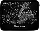 Laptophoes 17 inch - Kaart - New York - Stadskaart - Plattegrond - Laptop sleeve - Binnenmaat 42,5x30 cm - Zwarte achterkant