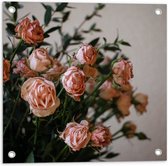 WallClassics - Tuinposter – Boeket van Lichtroze Rozen - 50x50 cm Foto op Tuinposter  (wanddecoratie voor buiten en binnen)