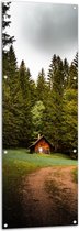 WallClassics - Tuinposter – Klein Houten Hutje bij Bomen - 50x150 cm Foto op Tuinposter  (wanddecoratie voor buiten en binnen)