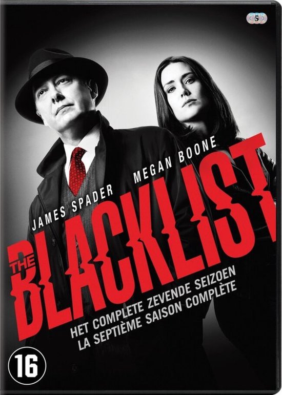 De DVD-hoes van The Blacklist, seizoen 7. James Spader met hoed en jas, Megan Boone ernaast. Tekst: The Blacklist, James Spader, Megan Boone, Het complete zevende seizoen.