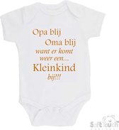 100% katoenen Romper "Opa blij Oma blij want er komt weer een kleinkind bij!!!" Unisex Katoen Wit/tan Maat 56/62