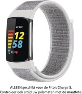 Wit Grijs Nylon Bandje geschikt voor Fitbit Charge 5 & Charge 6 – Maat: zie maatfoto – white grey nylon smartwatch strap - Polsbandje - Horlogeband / Polsband / Armband