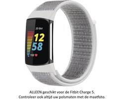 Wit Grijs Nylon Bandje geschikt voor Fitbit Charge 5 & Charge 6 – Maat: zie maatfoto – white grey nylon smartwatch strap - Polsbandje - Horlogeband / Polsband / Armband