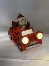 Kerstbeeldje jongen in rode auto met LED - koplampen + teddybeer - polyresin - 12 cm hoog x 16 cm x 8 cm – Kerstdecoratie
