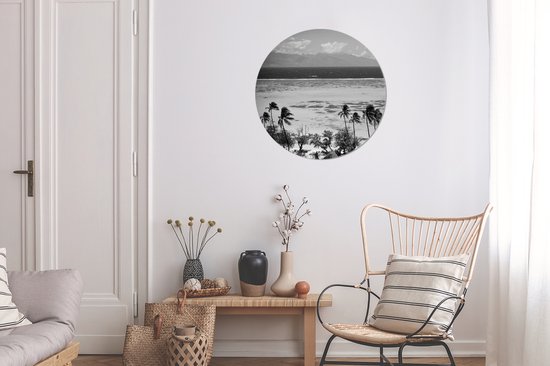 Eau bleue claire avec des montagnes en arrière-plan en noir et blanc Cercle mural aluminium ⌀ 60 cm - impression photo sur cercle mural / cercle vivant / cercle de jardin (décoration murale)