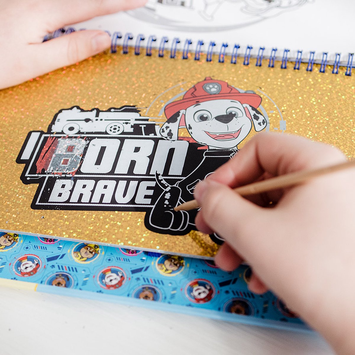 PAW Patrol Totum vakantie doeboek luxe kraskaarten- en kleurboek / creatief speelgoed jongens en meisjes junior scratch art - A5 harde kaft — afbeelding 10